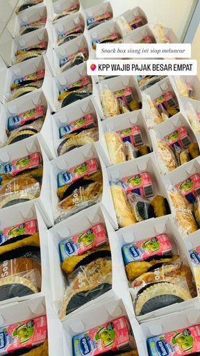 Dokumentasi snack box DeliciSoes untuk klien corporate