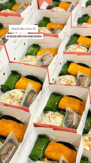 Dokumentasi snack box DeliciSoes untuk klien corporate